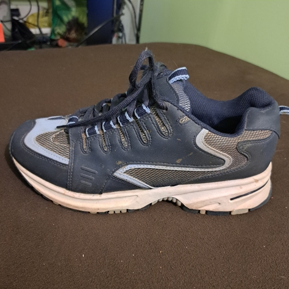 725 Running Shoes - Picture 2 of 9